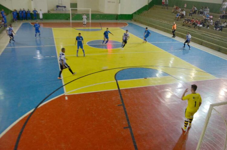 Primeira semana do Campeonato Municipal de Futsal tem saldo de 75 gols