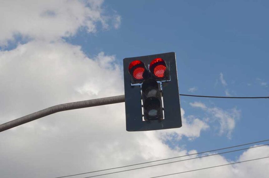 Setor de trânsito realizou a troca das lâmpadas de todos os semáforos