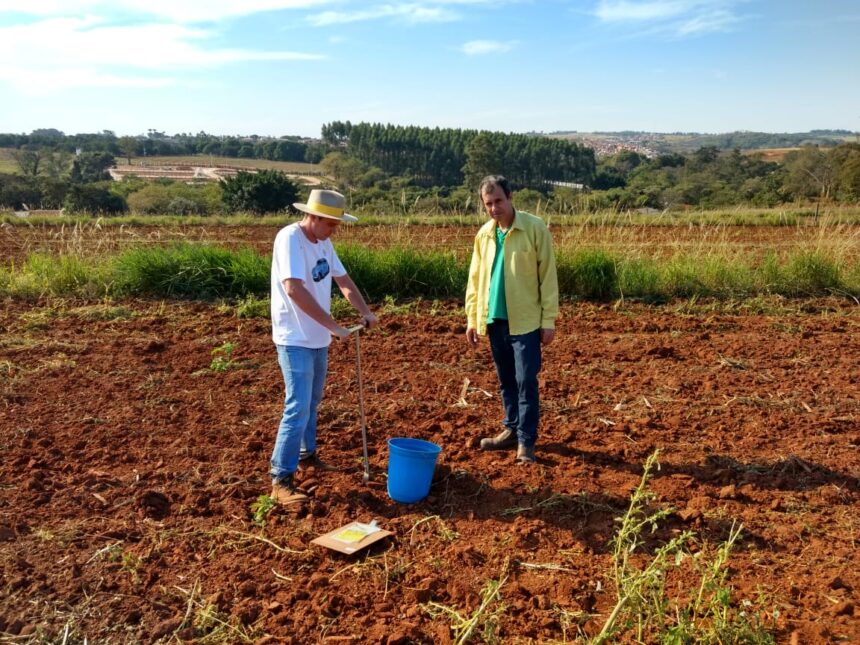 Departamento de Agricultura e Meio Ambiente orienta produtores sobre análise de solo
