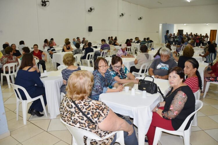 Grupo “Viver Vale a Pena” participa de jantar em comemoração ao Dia dos Pais é realizado