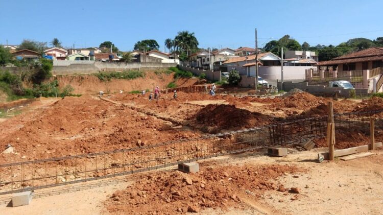 Obras de construção da creche do bairro Vila Esperança continuam avançando