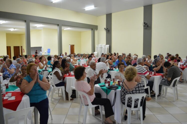 Grupo “Viver Vale a Pena” realiza confraternização de final de ano