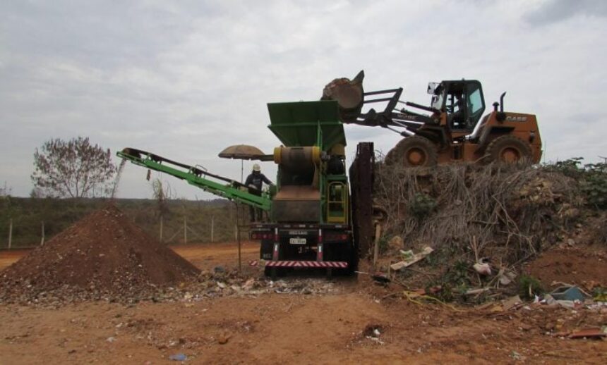 Prefeitura destina 1.620 toneladas de resíduos de construção civil para manutenção de estradas de terra