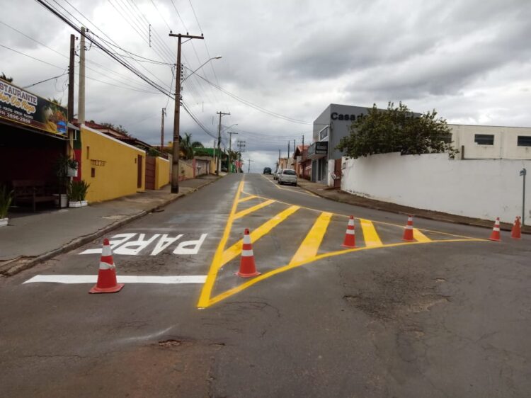 Ruas do município recebem sinalização de trânsito