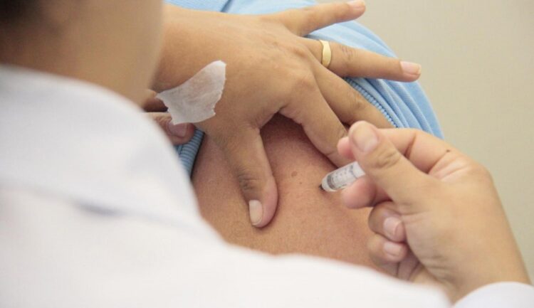 Saúde aplica 205 doses e 45 testes no Dia D de Vacinação