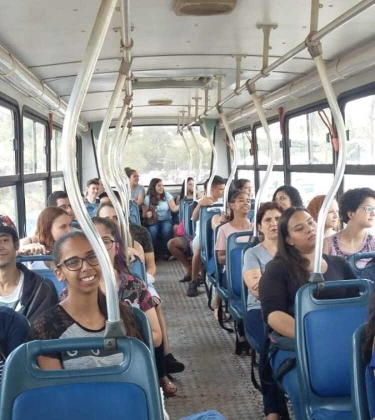 Prefeitura realiza transporte de alunos para prestar o Enem