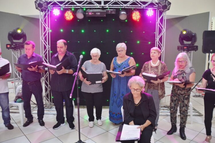 Grupo “Viver Vale a Pena” encerra atividades de 2019 com muita festa