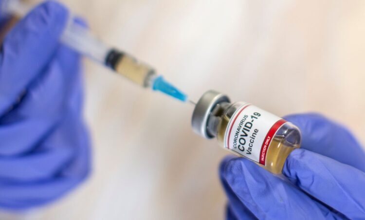 Imunização de idosos de 68 anos contra a COVID-19 começa na segunda-feira, dia 5
