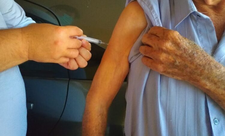 Saúde começa vacinar pessoas com comorbidades e pessoas com deficiência permanente (BPC) entre 40 a 44 anos
