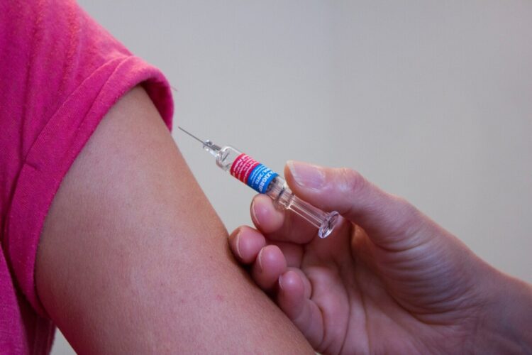Saúde antecipa vacinação das pessoas de 39 anos contra Covid-19
