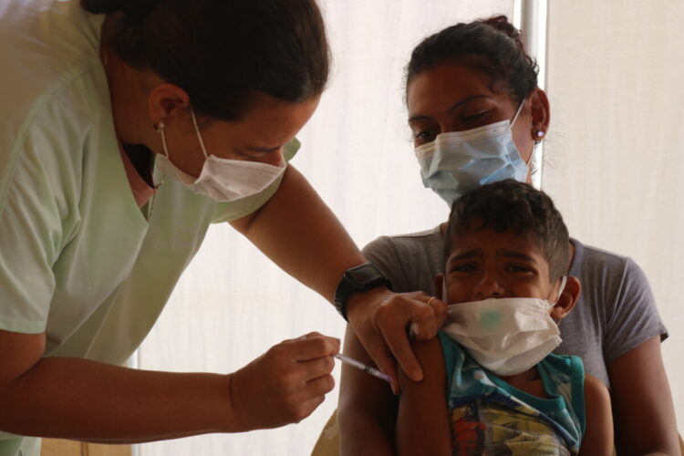 Saúde inicia vacinação das crianças de 5 a 11 anos de idade com comorbidades e deficiência