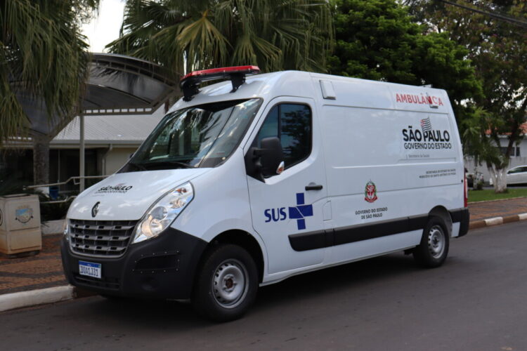 Prefeitura recebe nova ambulância para reforçar frota da Saúde