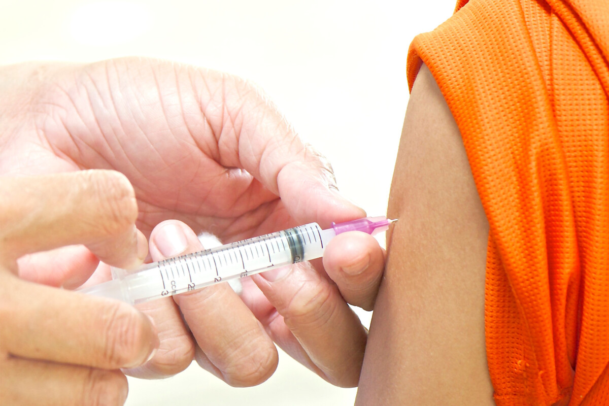 Idosos acima de 80 anos já podem tomar vacina da gripe