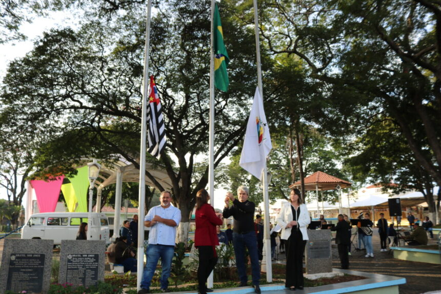 Cerimônia de Hasteamento das bandeiras por ocasião do aniversário de 67 anos da emancipação político-administrativa de Santo Antônio de Posse