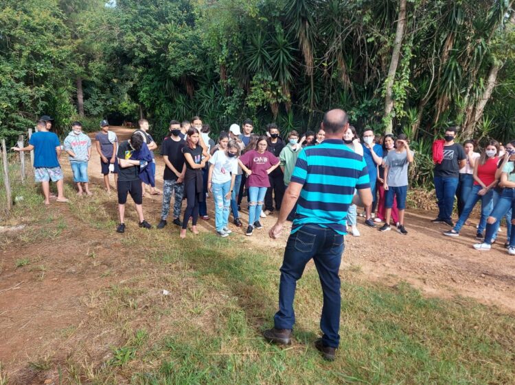Alunos participam de ações de Educação Ambiental
