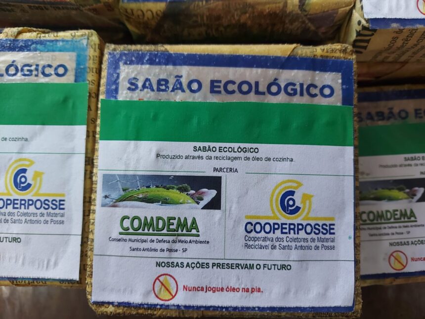 Projeto transforma óleo de cozinha em sabão ecológico e incentiva consumo sustentável em Santo Antônio de Posse