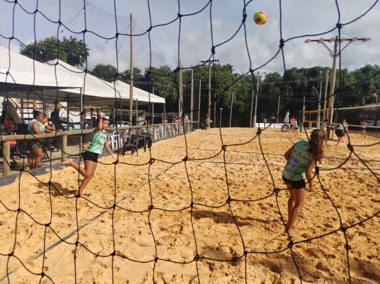 Atletas possenses participam do 3º Torneio de Vôlei de Praia Arena 80
