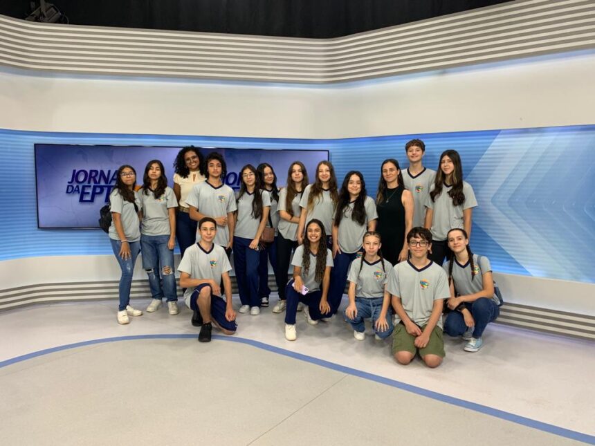 Estudantes do 9º ano visitam sede da EPTV Campinas