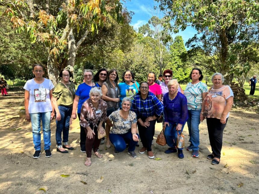 Terceira Idade do Grupo Viver Vale a Pena visita 28ª Festa do Morango em Monte Alegre do Sul