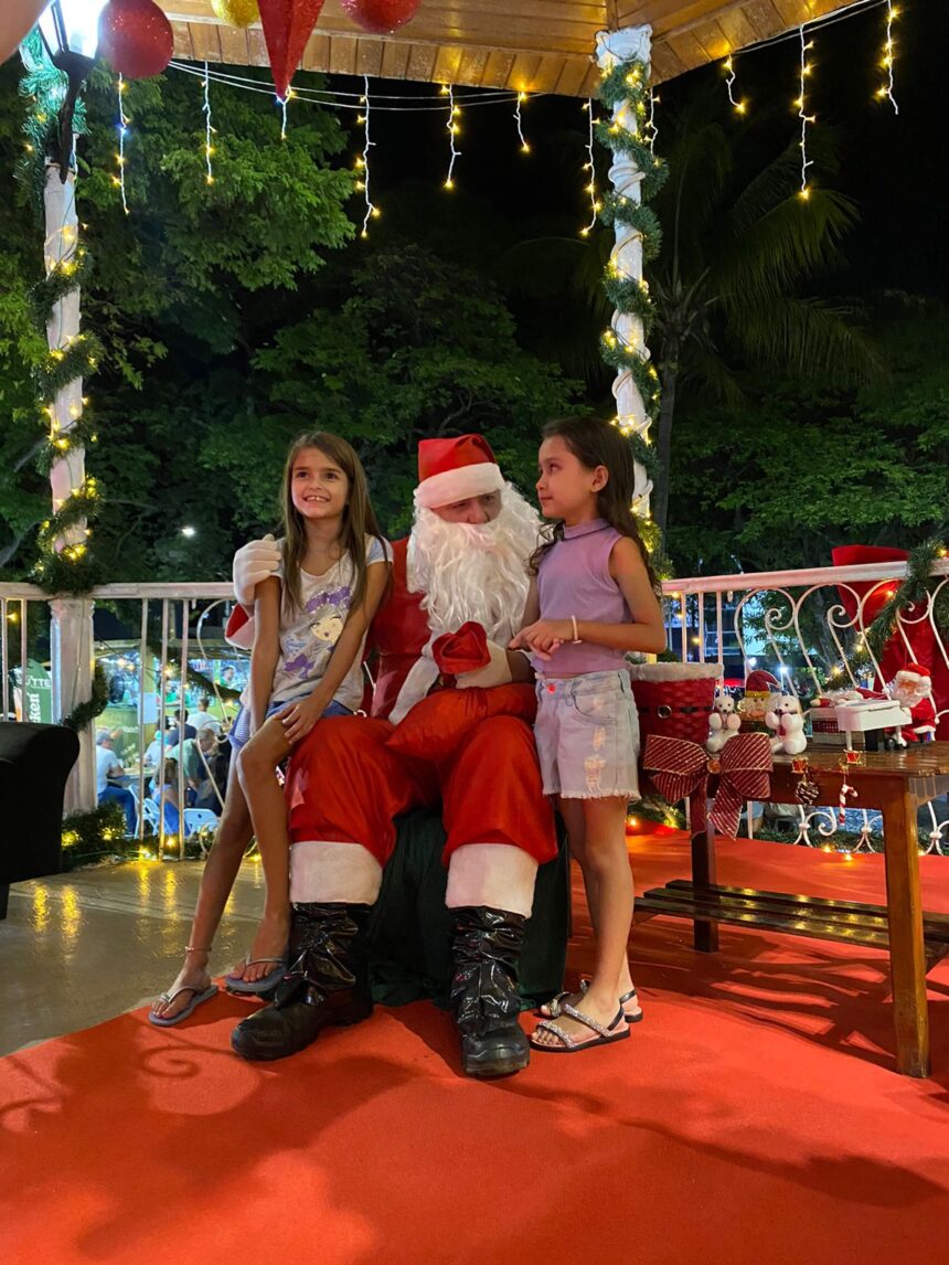 Papai Noel chegou em Santo Antônio de Posse trazendo a magia do Natal