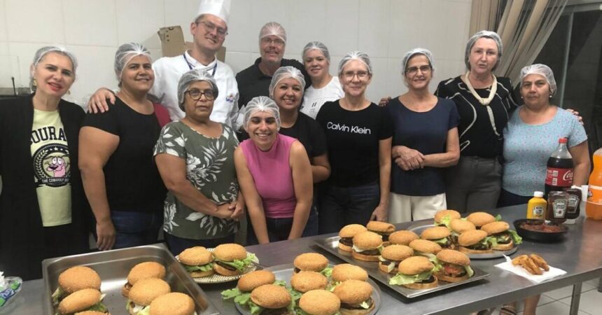 Alunos concluem curso de Hambúrguer Artesanal