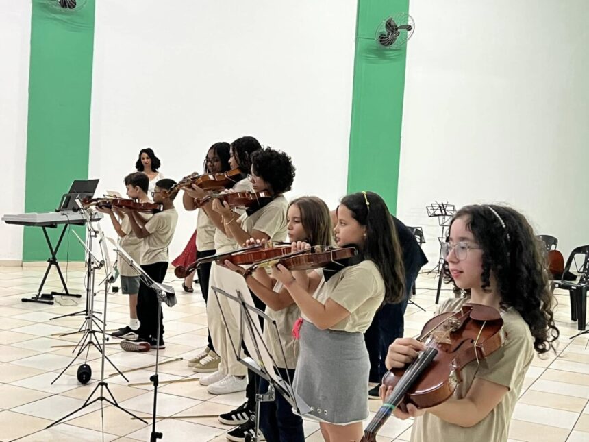 Alunos do Projeto Guri encerram 2º semestre com apresentação musical