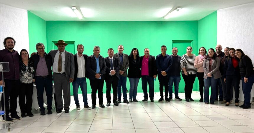 Prefeitura entrega matrículas de regularização fundiária a 27 famílias do Novo Horizonte I e II